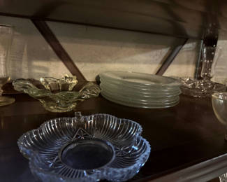 Lot 209: Clear glassware collection