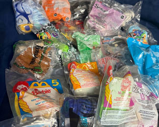 Lot 262: Assorted sealed toy bags and figure packs