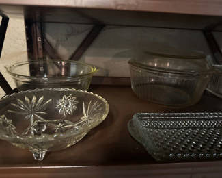 Lot 212: Assorted clear glass bowls and bakeware