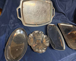 Lot 218: Assorted metal serving trays and dishes