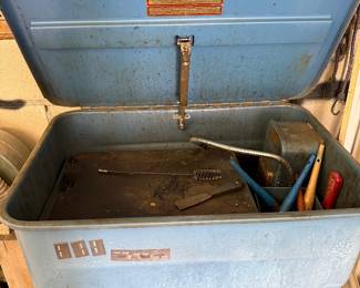 Parts wash station