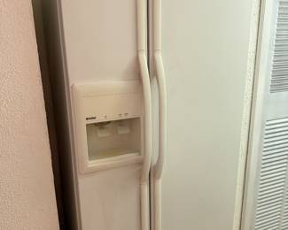 Side by side refrigerator