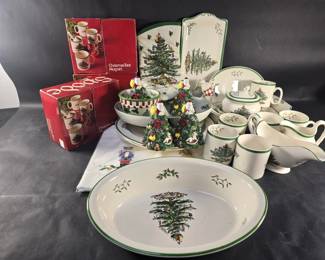 512 Lot 402 Group of Spode Christmas tree pattern mugs,