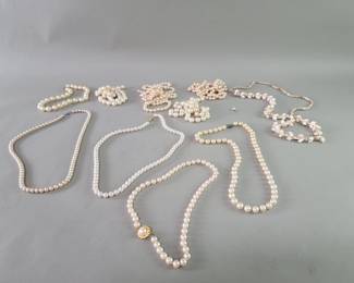 297 Lot 204 Group of faux pearl necklaces