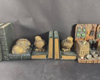 524 Lot 411 Group of composite bookends