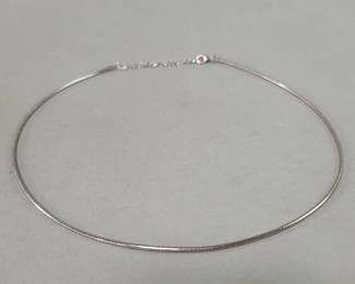 324 Lot 256 Sterling silver choker