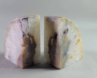 642 Lot 625 Pair of agate geode bookends