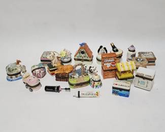 355 Lot 305h Large collection of trinket boxes