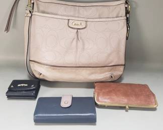 580 Lot 455 Group of womens handbags and wallets, Coach,