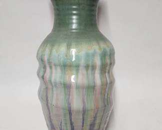 372 Lot 314h Vintage handmade pottery vase signed