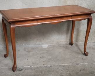 117 Lot 68 Queen Annestyle walnut single drawer writing desk