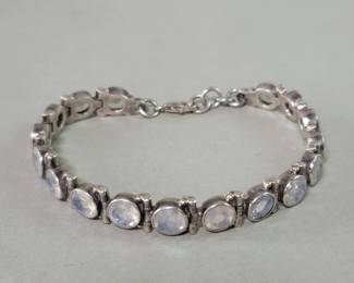 323 Lot 254 Sterling silver and moonstone bracelet
