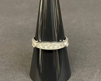 644 Lot 680h Vintage sterling silver and cubic zirconia ring