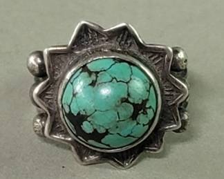 334 Lot 273 Silver and turquoise ring
