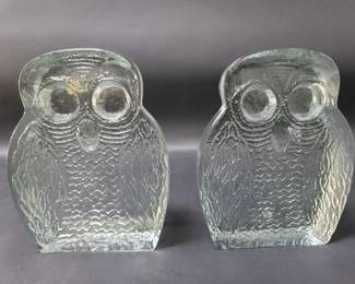 298 Lot 206 Pair of vintage glass owl bookends