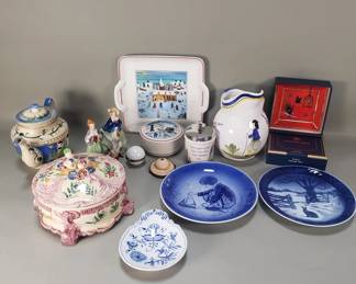 485 Lot 386 Group of porcelain and ceramics, teapot,