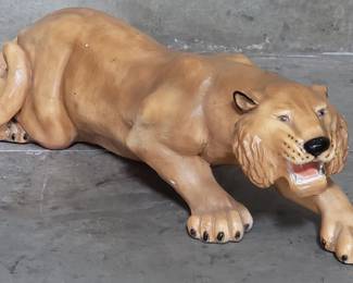 260 Lot 119 Vintage ceramic lion statue