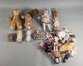 427 Lot 348 Group of vintage dolls