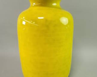 558 Lot 431 Vintage Italian pottery vase