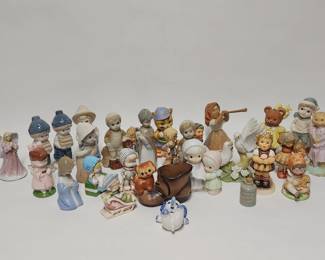 353 Lot 304h Vintage ceramic and porcelain figurines