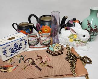414 Lot 338h Vintage ceramic and porcelain lot