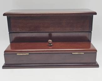 587 Lot 461h Vintage Bombay mahoganyfinish wood desktop