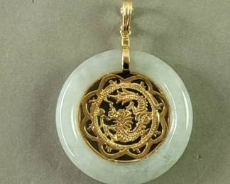 052 Lot 285 14k gold and jade pendant