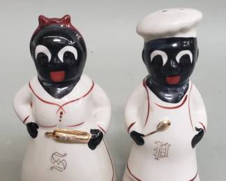 541 Lot 421 Black Americana hand painted ceramic salt and
