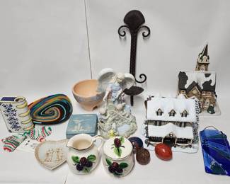 446 Lot 361h Misc vintage items Knotts Berry Farm, marble