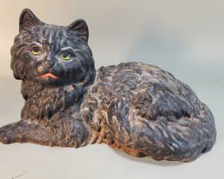 218 Lot 28 Vintage hollow cast iron cat figurine