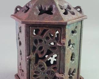 632 Lot 615 Vintage cast iron lantern