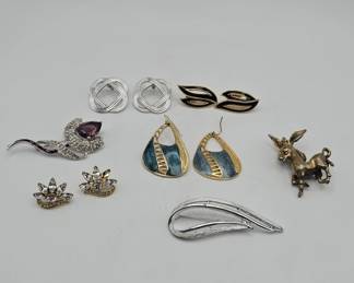 607 Lot 490h Vintage designer earrings and brooches