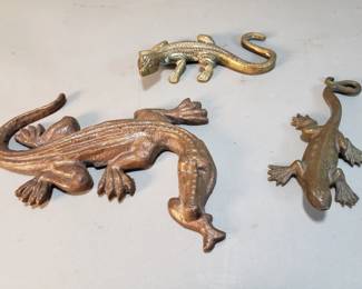 219 Lot 29 Three vintage brass lizard figurines