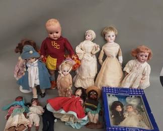 445 Lot 361 Group of vintage dolls