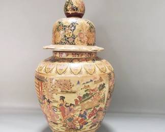 584 Lot 460 Vintage Satsuma style lidded temple jar