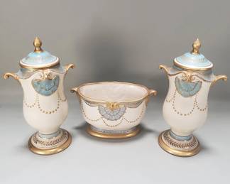 526 Lot 412 3 pieces vintage ceramic,urns and planter