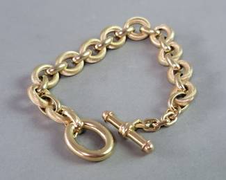011 Lot 282 14k gold bracelet with toggle clasp