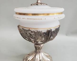 513 Lot 403 Vintage weighted silver and frosted glass
