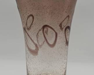 452 Lot 364h Handblown pink seeded art glass vase with