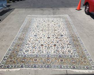 032 Lot 257 Large vintage hand made rug