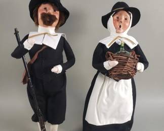 471 Lot 375 Pair of Byers choice pilgrim figurines