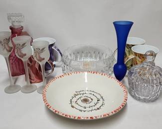 411 Lot 336h Misc vintage items pink decanter, rose mugs