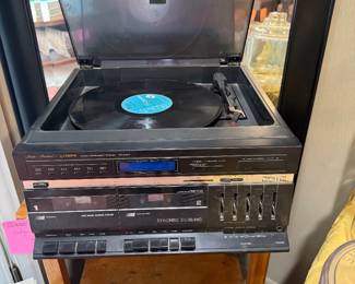 Fisher Stereo/cassette and turntable with speakers, Works!