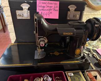 Antique Singer #221 Featherweight sewing machine in case