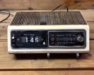 e Vintage Zenith F462W Flip Clock Radio with Wood Paneling