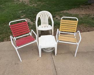 g 5Piece Assorted Outdoor Furniture Set with Metal and Plastic Chairs and Table