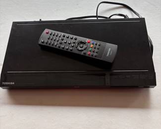 e Toshiba BDX2300 BluRay Disc DVD Player with Remote Control