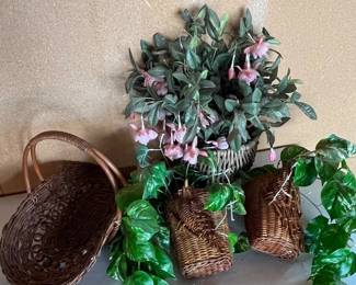 z Handwoven Wicker and Rattan Decorative Baskets with Artificial Greenery