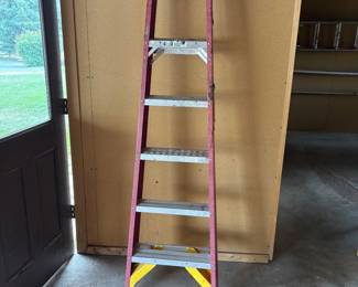 g 6Foot Werner Fiberglass Step Ladder with 225 lbs Load Capacity