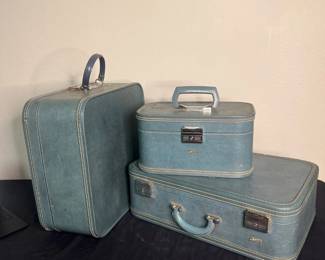 d Vintage Skyway Luggage Set Blue Faux Leather with Multiple Sizes